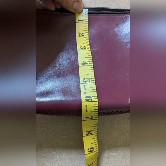 ES Burgandy Small leather Crossbody EUC - Picture 3 of 5